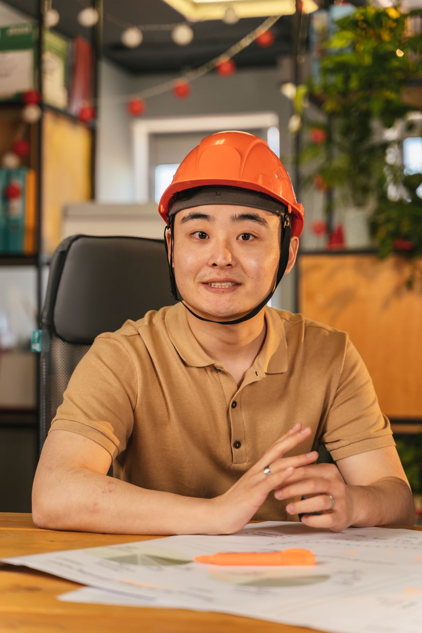 Business facility manager review of heavy duty hybrid office robot clean